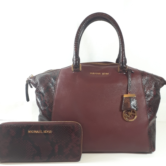 Michael Kors Handbags - Michael Kors Purse & Wallet Satchel Bag Zip Wallet